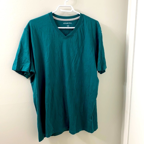 I am selling a tee shirt. - Picture 1 of 1